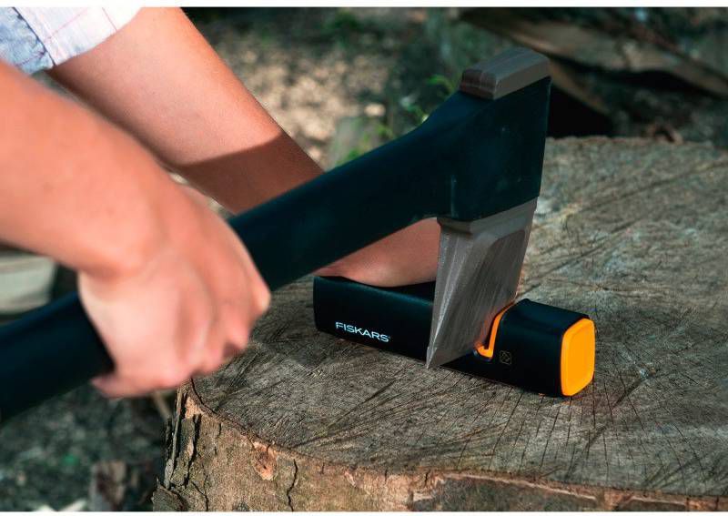 Fiskars Xsharp Bijl en messenslijper
